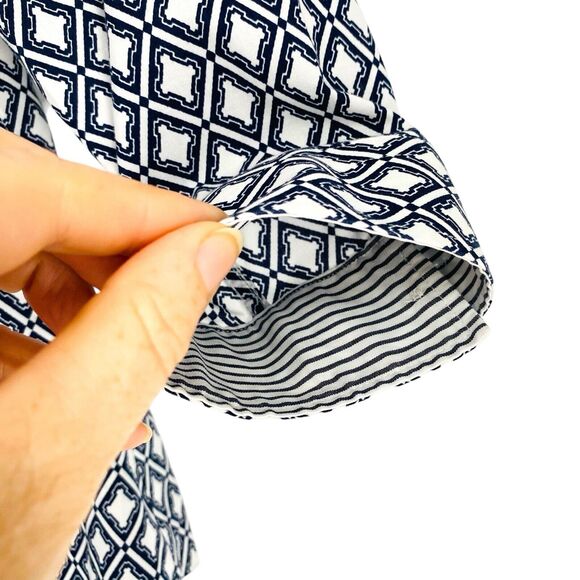 Talbots Button Down Shirt Blue White Geometric Cotton Petite 6 Wrinkle Resistant - Picture 3 of 9